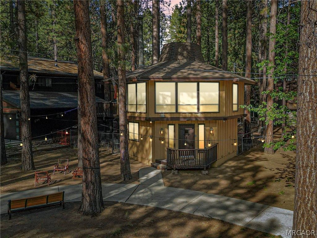 Photo of 754 Mountain Sky Drive, Big Bear Lake, CA 92315 (MLS # 32601382)
