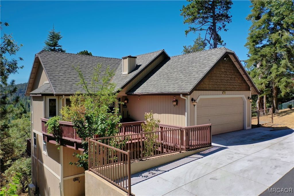 Photo of 26520 Walnut Hills Drive, Twin Peaks, CA 92391 (MLS # 32502351)