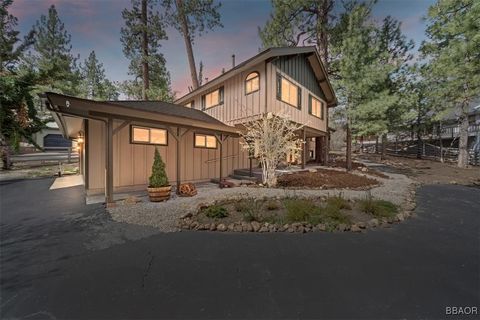 Photo of 41604 Hummingbird Lane, Big Bear Lake, CA 92315 (MLS # 32501248)