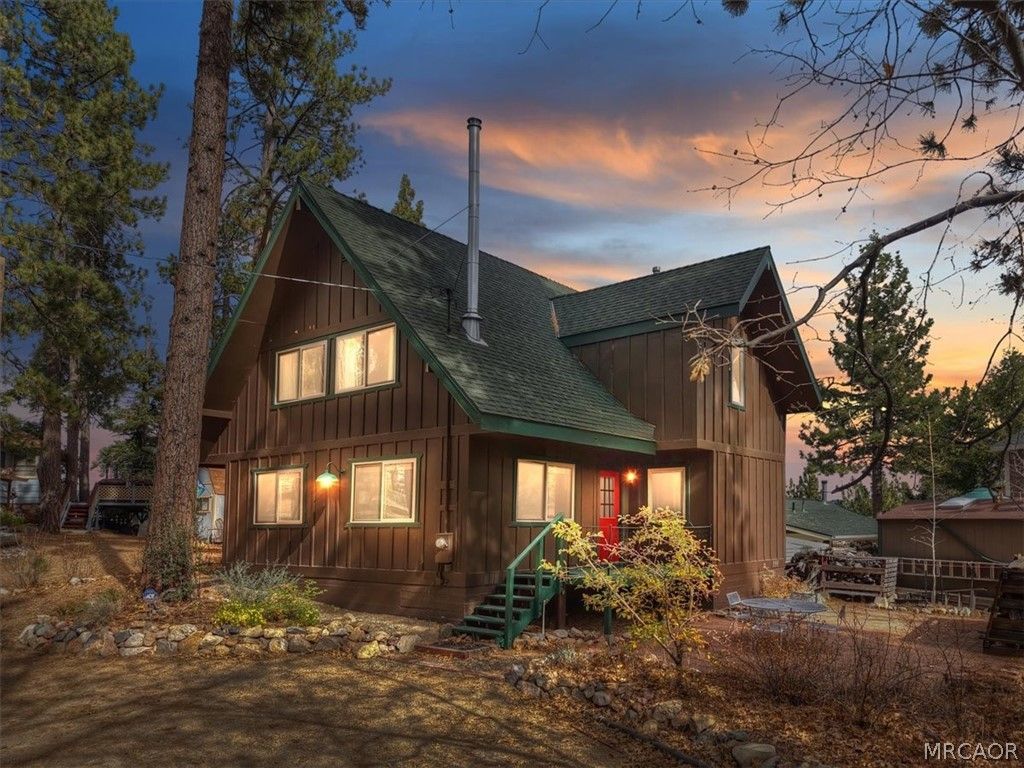 Photo of 929 Andrew Lane, Big Bear Lake, CA 92315 (MLS # 32601051)