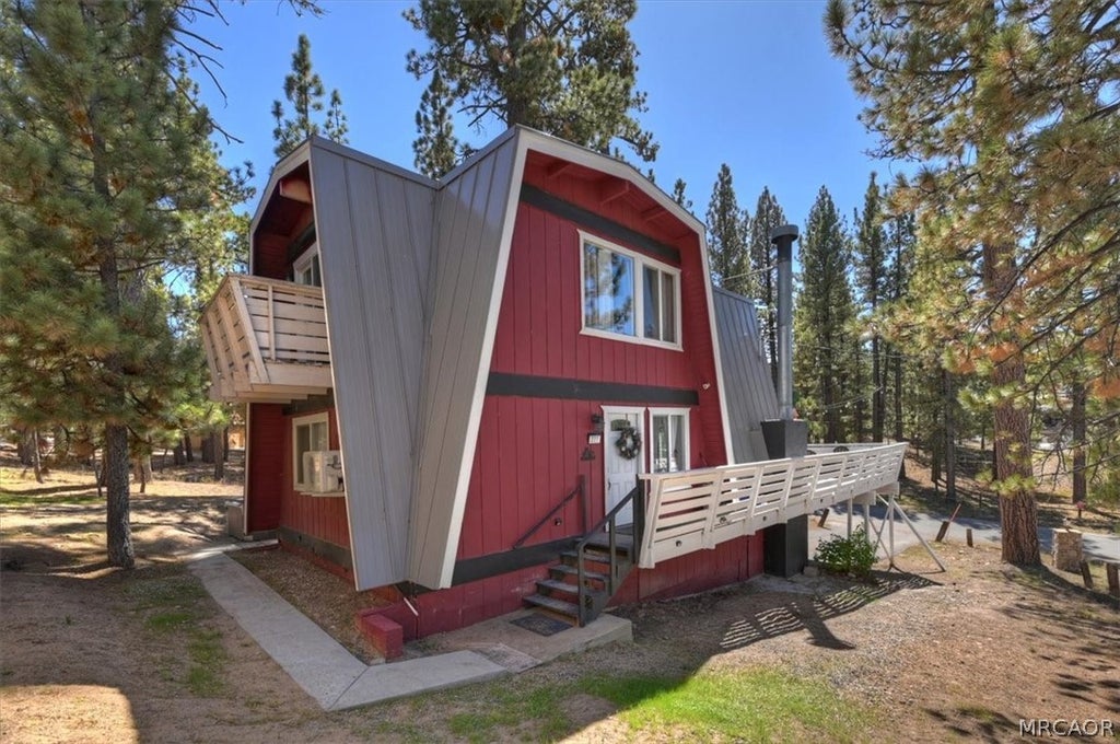 Photo of 777 Iris Drive, Big Bear Lake, CA 92315 (MLS # 32602245)