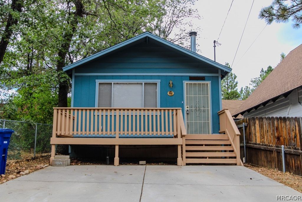 Photo of 518 Orange Avenue, Sugarloaf, CA 92386 (MLS # 32601653)