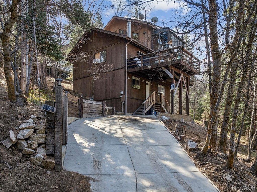 Photo of 2701 Canon Way, Running Springs, CA 92382 (MLS # 32600426)