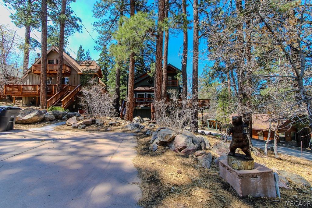Photo of 1208 Aspen Drive, Big Bear Lake, CA 92315 (MLS # 32600990)
