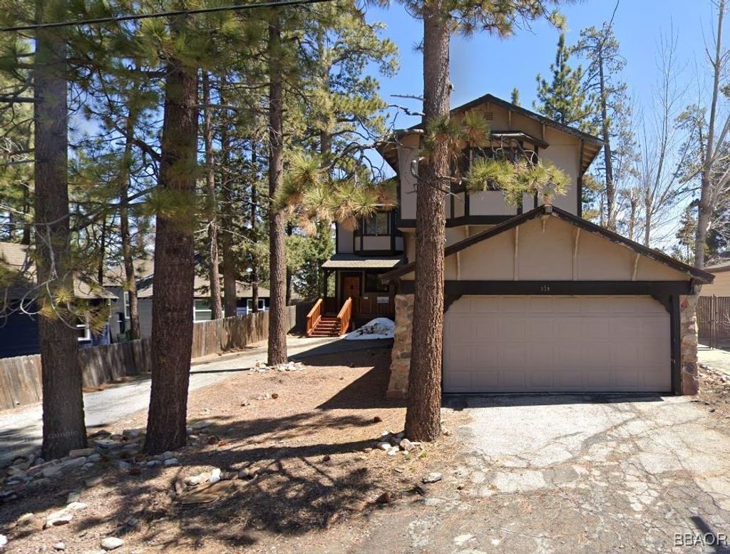 Photo of 335 Vista Lane Lane, Big Bear Lake, CA 92315 (MLS # 32405415)