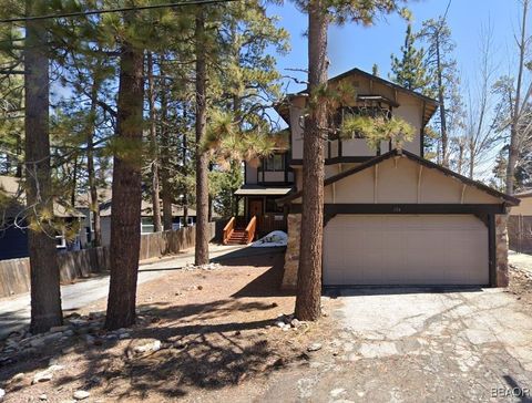 Photo of 335 Vista Lane Lane, Big Bear Lake, CA 92315 (MLS # 32405415)