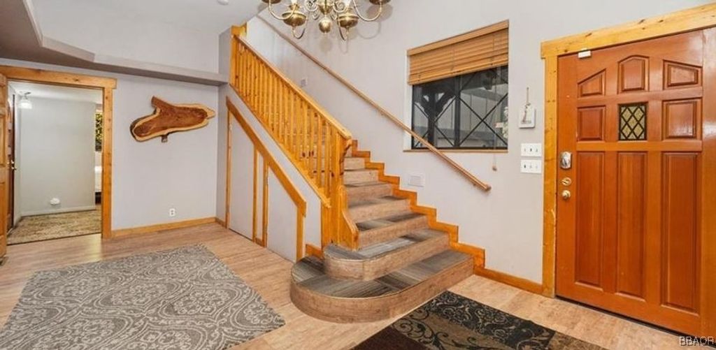 Photo of 335 Vista Lane Lane, Big Bear Lake, CA 92315 (MLS # 32405415)