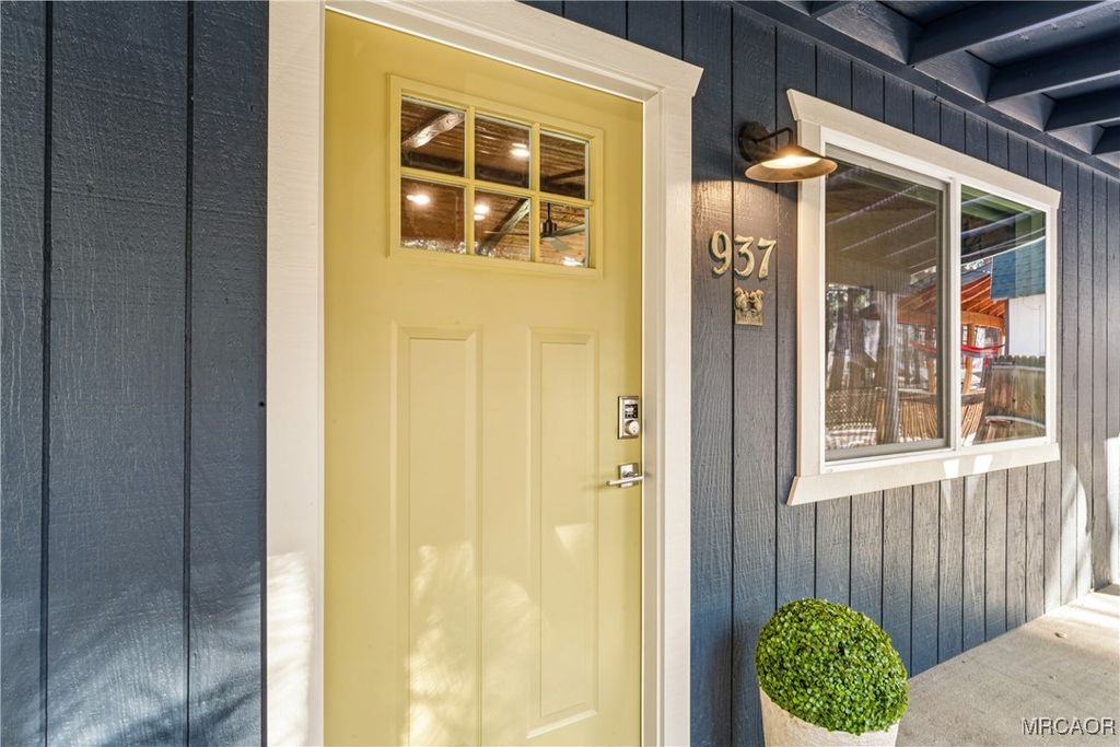 Photo of 937 E Fairway Boulevard, Big Bear City, CA 92314 (MLS # 32600066)