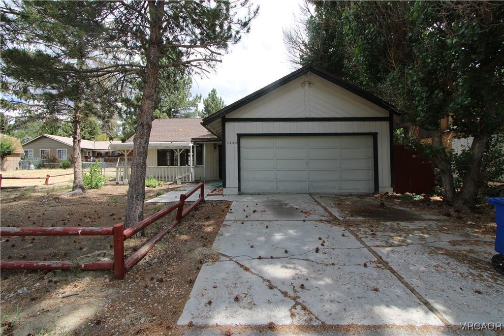 Photo of 1324 E Country Club Boulevard, Big Bear City, CA 92314 (MLS # 32502435)