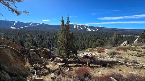 Photo of 42535 Pegasus Way, Big Bear Lake, CA 92315 (MLS # 32500308)