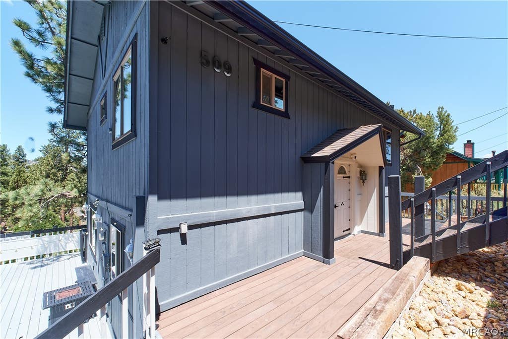 Photo of 509 Wallace Lane, Big Bear City, CA 92314 (MLS # 32601803)