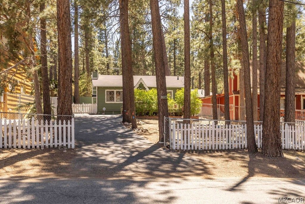 Photo of 336 E Mojave Boulevard, Big Bear City, CA 92314 (MLS # 32601057)