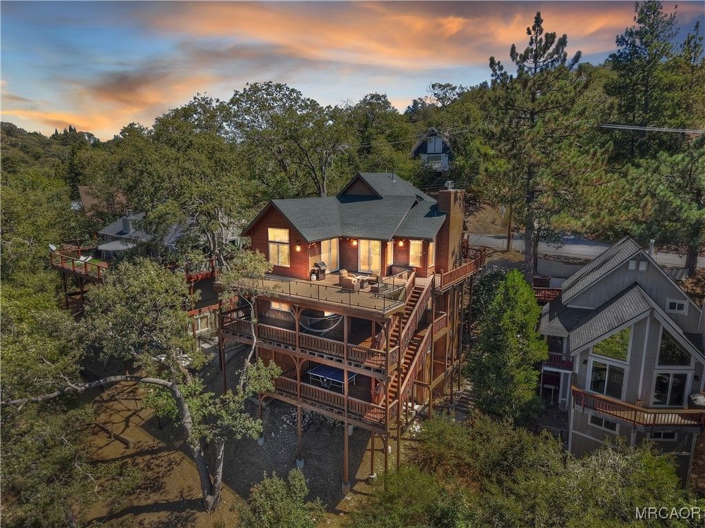 Photo of 1438 Golden Rule Lane, Lake Arrowhead, CA 92352 (MLS # 32502295)