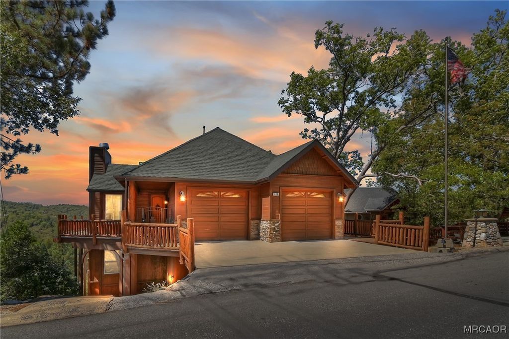 Photo of 1438 Golden Rule Lane, Lake Arrowhead, CA 92352 (MLS # 32502295)