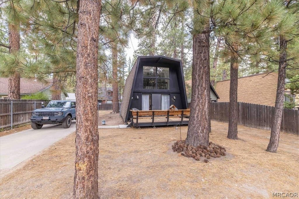 Photo of 909 W Rainbow Boulevard, Big Bear City, CA 92314 (MLS # 32601866)