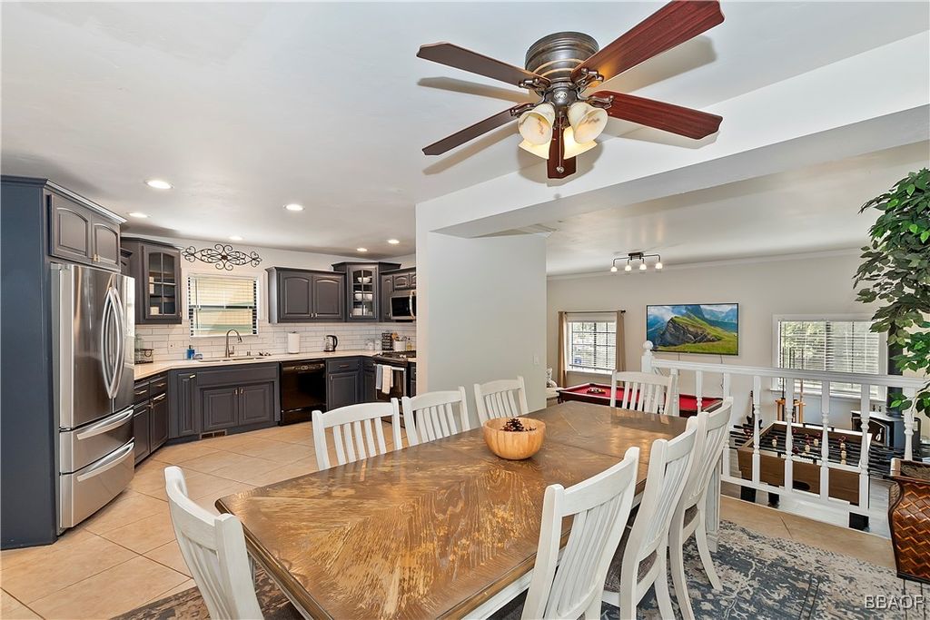 Photo of 152 Lake Drive, Big Bear Lake, CA 92315 (MLS # 32501126)