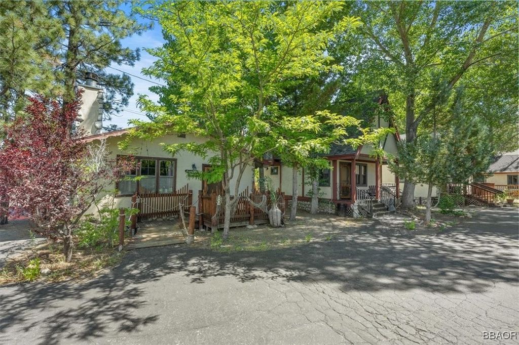 Photo of 547 Main Street, Big Bear Lake, CA 92315 (MLS # 32501862)