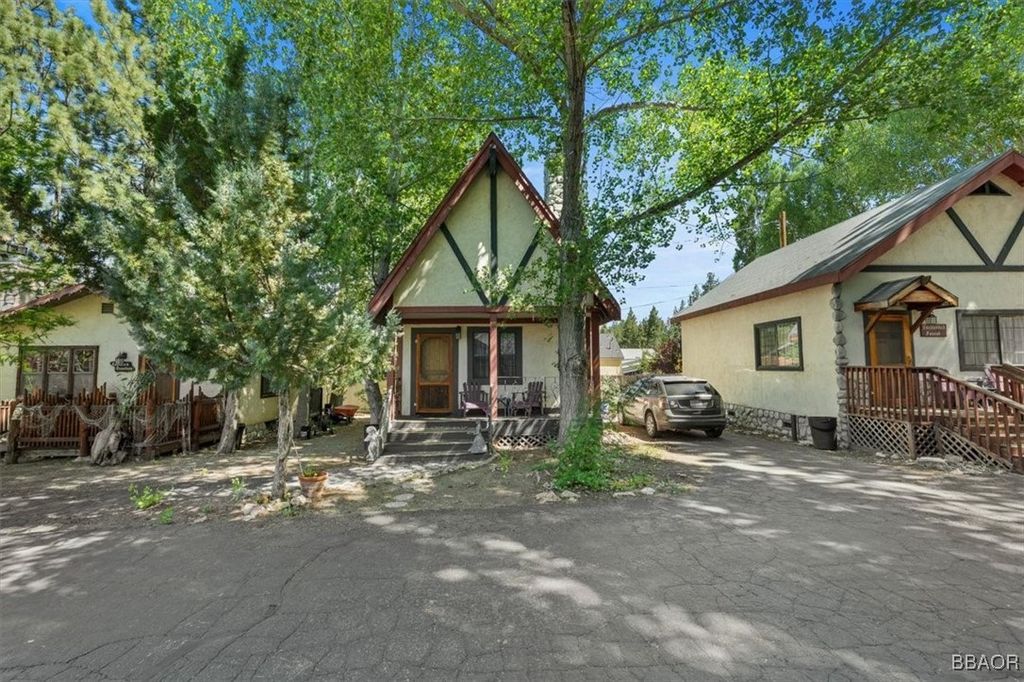 Photo of 547 Main Street, Big Bear Lake, CA 92315 (MLS # 32501862)