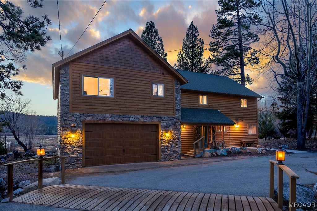 Photo of 448 Edgemoor Road, Big Bear Lake, CA 92315 (MLS # 32600045)