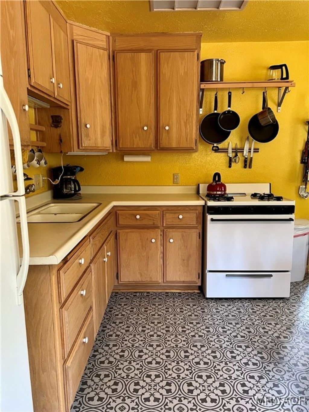 Photo of 840 Elm Street, Big Bear Lake, CA 92315 (MLS # 32502475)