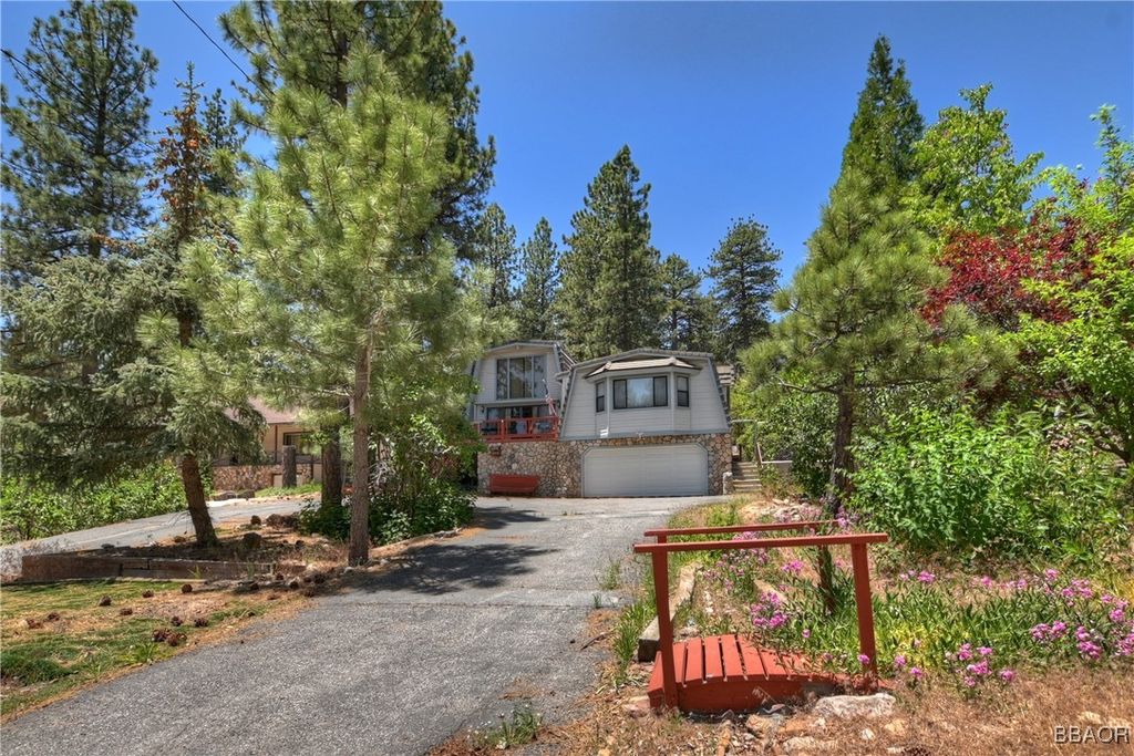 Photo of 572 Cienega Road, Big Bear Lake, CA 92315 (MLS # 32501576)