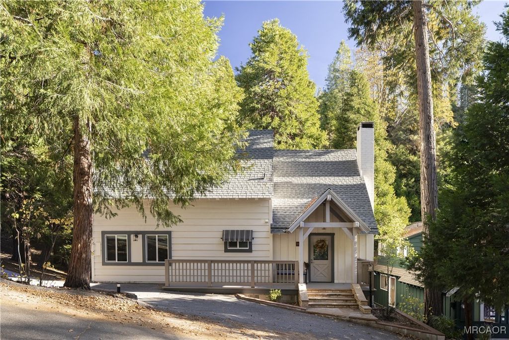 Photo of 147 Marshall Road, Lake Arrowhead, CA 92352 (MLS # 32502669)