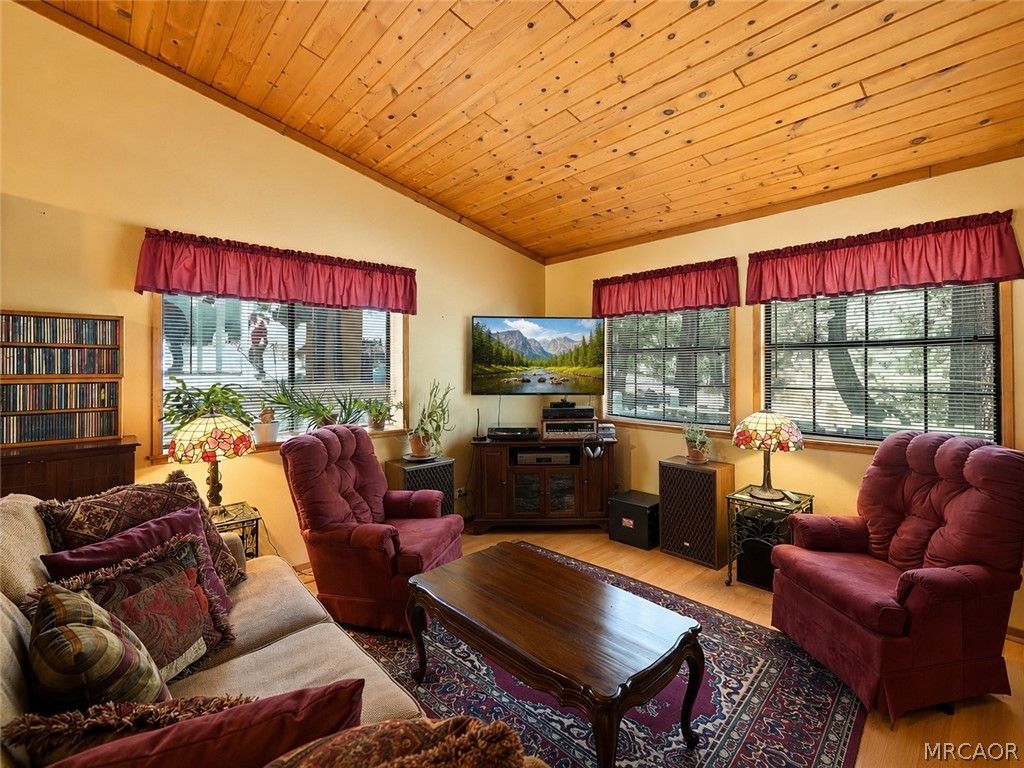 Photo of 849 Ford Lane, Big Bear Lake, CA 92315 (MLS # 32601505)