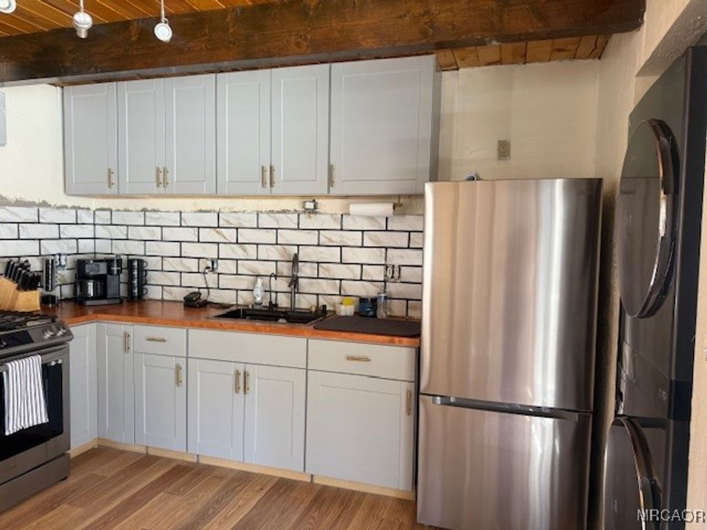 Photo of 828 W Sherwood Boulevard, Big Bear City, CA 92314 (MLS # 32502318)