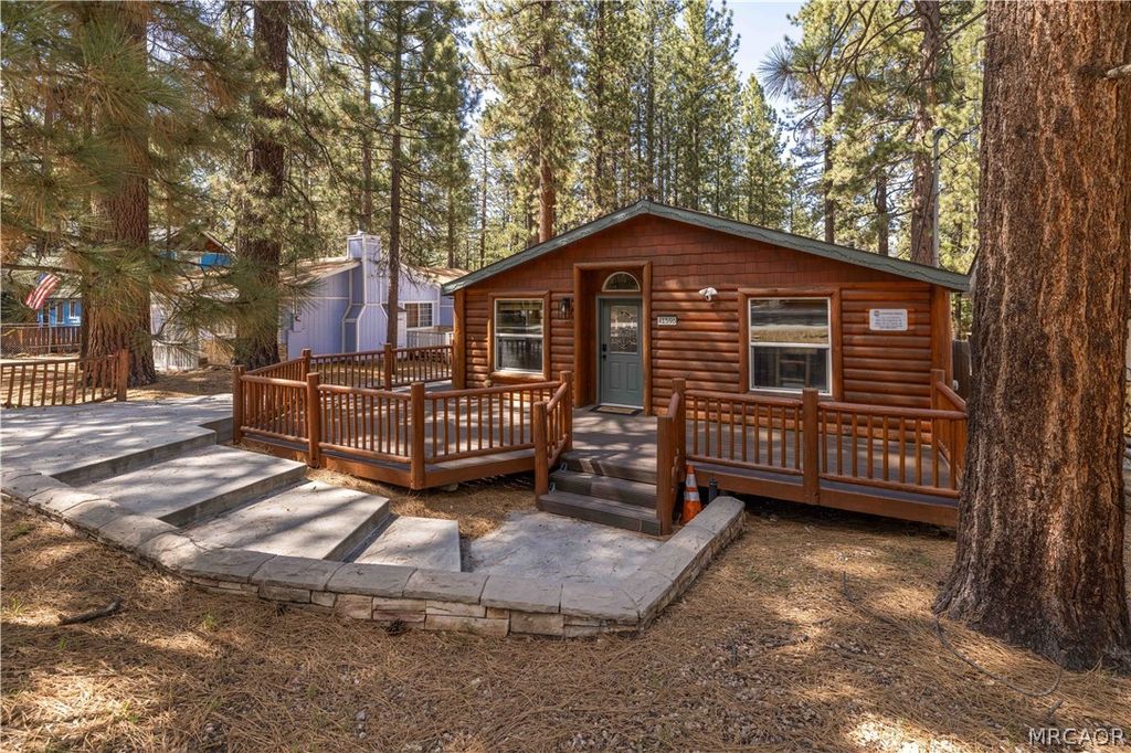 Photo of 41596 Mcwhinney Lane, Big Bear Lake, CA 92315 (MLS # 32600993)