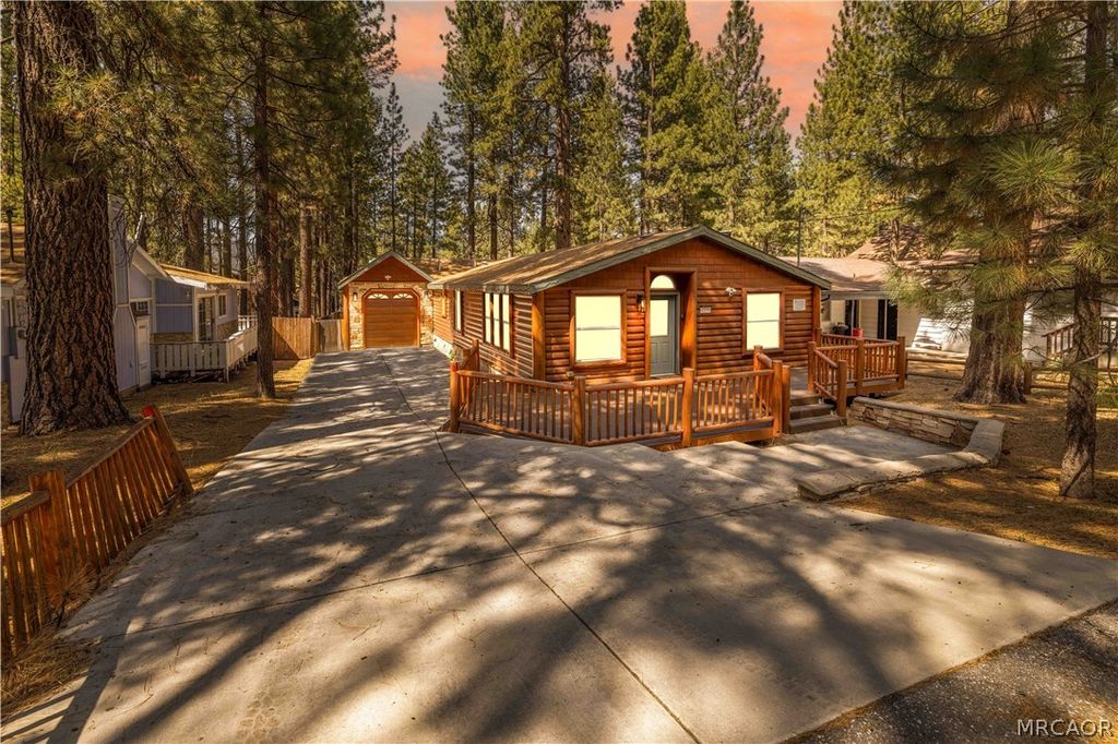 Photo of 41596 Mcwhinney Lane, Big Bear Lake, CA 92315 (MLS # 32600993)