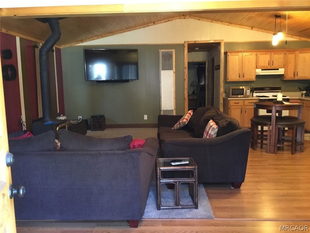 Photo of 524 Wanita Lane, Big Bear Lake, CA 92315 (MLS # 32601373)