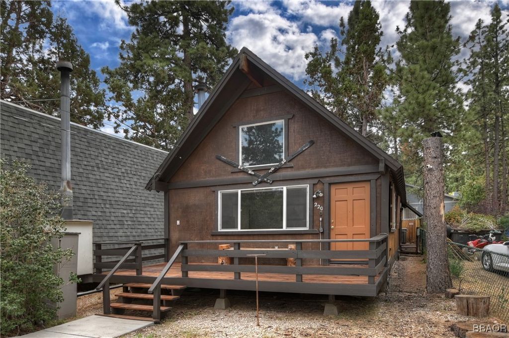 Photo of 220 Angeles Boulevard, Big Bear City, CA 92314 (MLS # 32501781)
