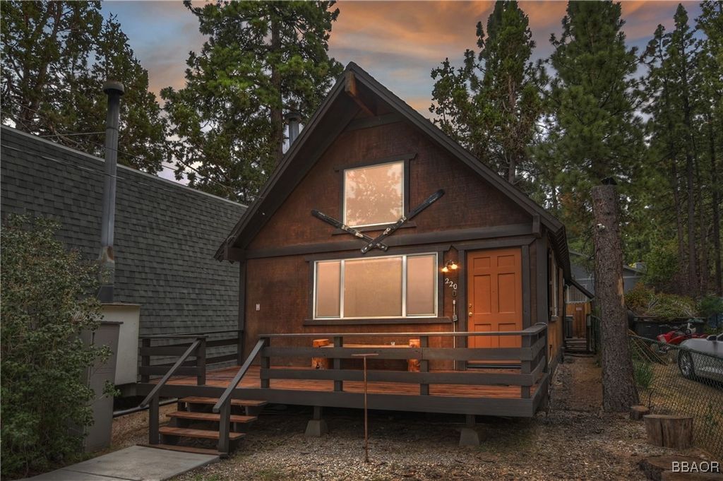 Photo of 220 Angeles Boulevard, Big Bear City, CA 92314 (MLS # 32501781)