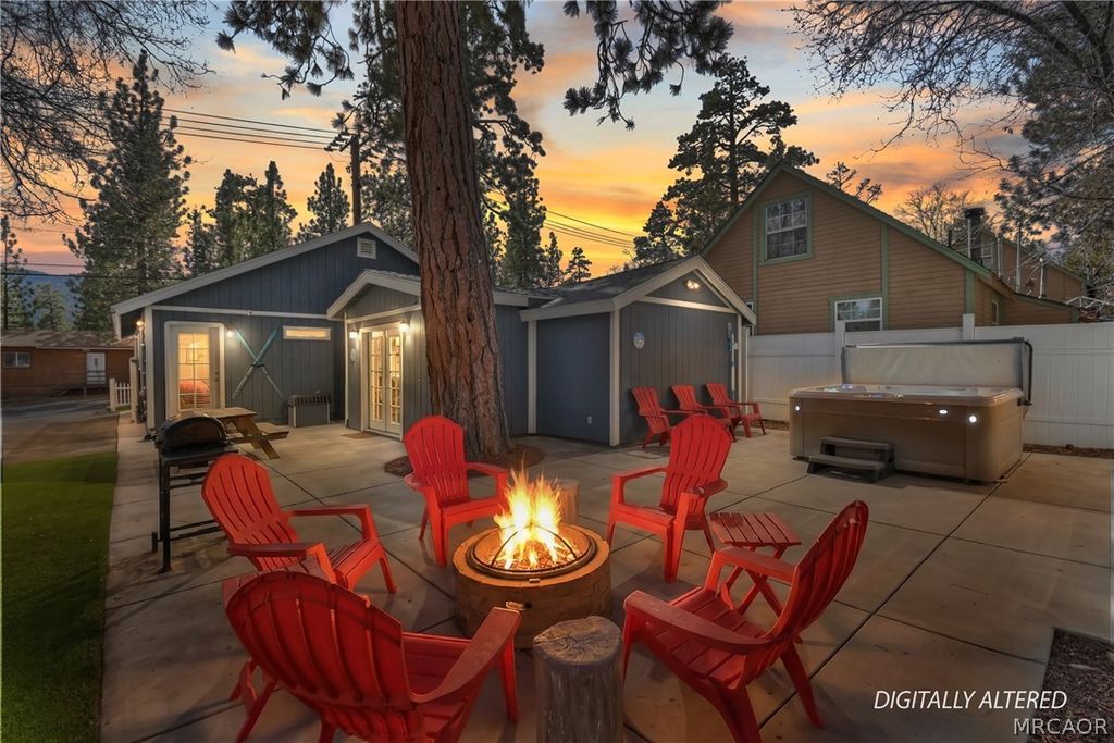 Photo of 44634 Barton Lane, Sugarloaf, CA 92386 (MLS # 32600272)