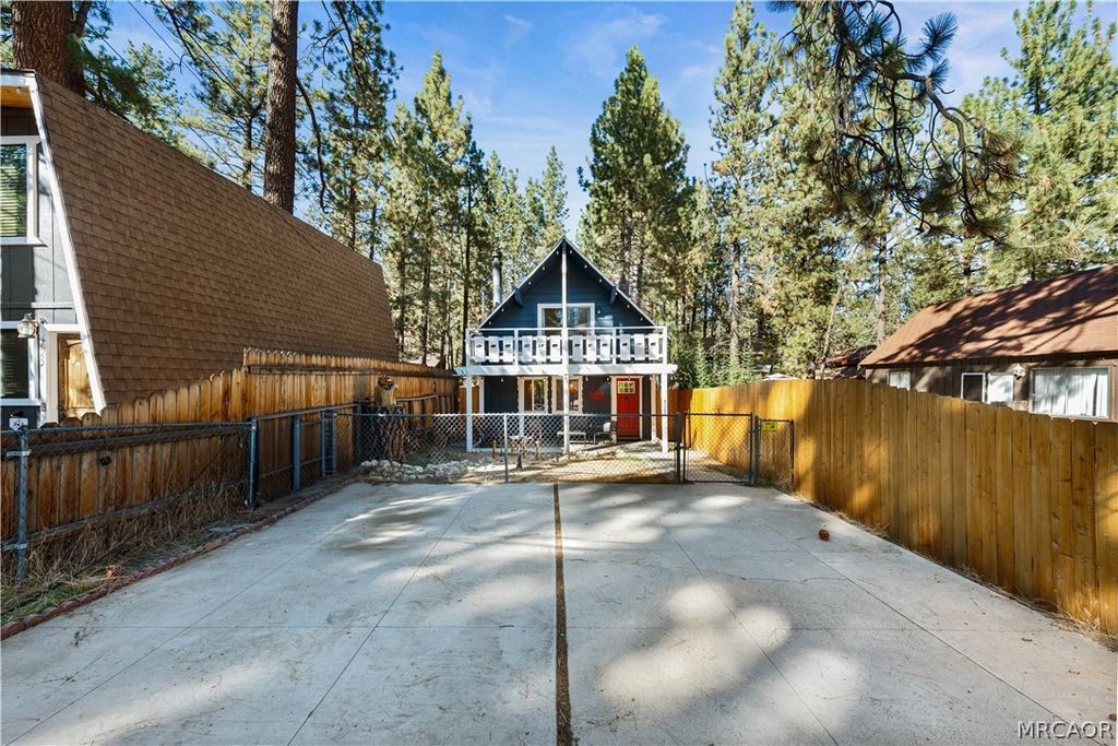 Photo of 727 Elysian Boulevard, Big Bear City, CA 92314 (MLS # 32600753)