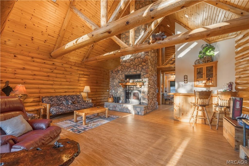 Photo of 826 Boulder Road, Big Bear Lake, CA 92315 (MLS # 32600577)