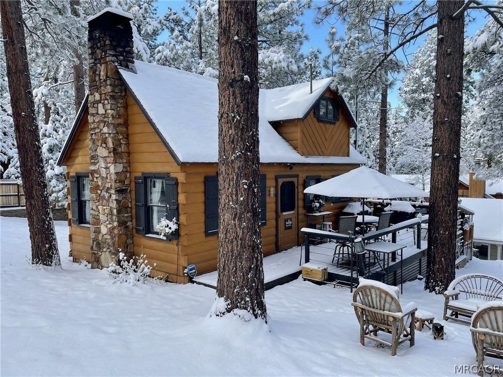 Photo of 209 Dawn Drive, Big Bear City, CA 92314 (MLS # 32600649)