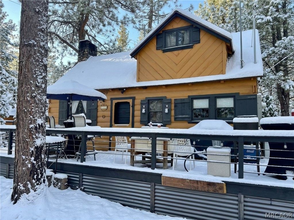 Photo of 209 Dawn Drive, Big Bear City, CA 92314 (MLS # 32600649)