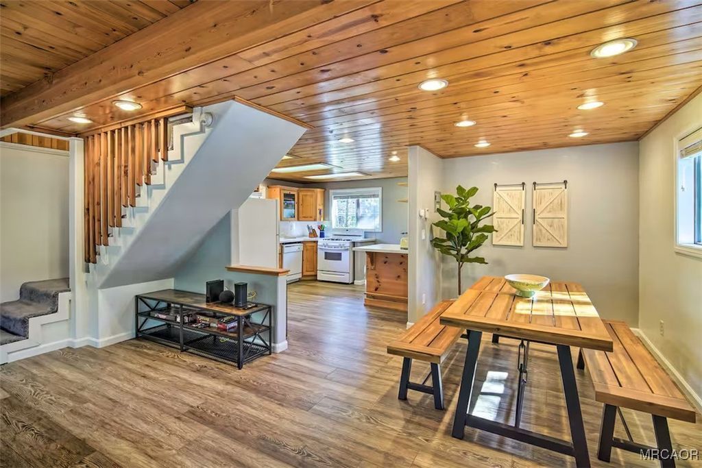Photo of 161 Moreno Lane, Sugarloaf, CA 92386 (MLS # 32502477)