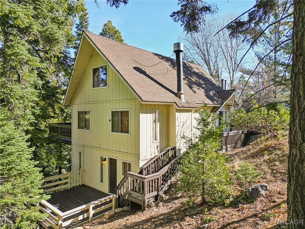 Photo of 195 Birchwood Drive, Lake Arrowhead, CA 92352 (MLS # 32502820)