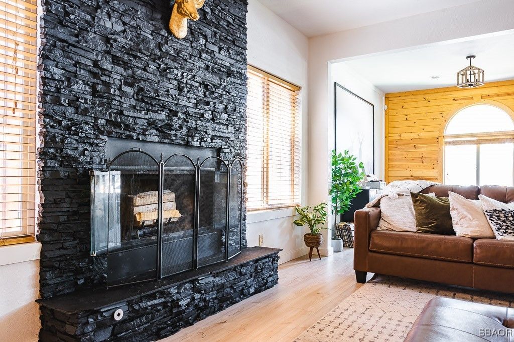 Photo of 516 Irving Way, Big Bear City, CA 92314 (MLS # 32501938)