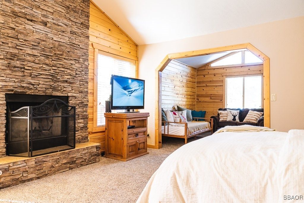 Photo of 516 Irving Way, Big Bear City, CA 92314 (MLS # 32501938)