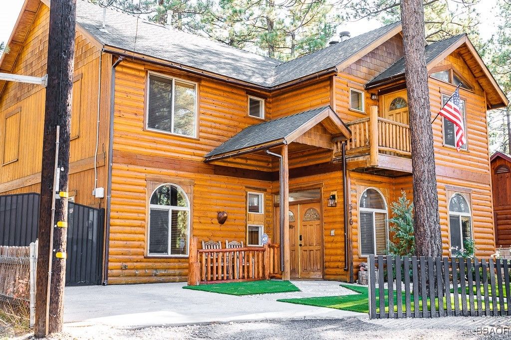 Photo of 516 Irving Way, Big Bear City, CA 92314 (MLS # 32501938)
