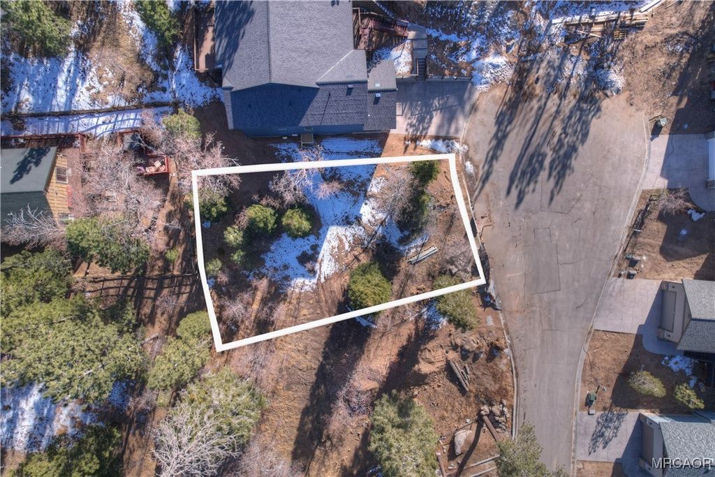 Photo of 875 Pine Meadow Court, Big Bear Lake, CA 92315 (MLS # 32502674)