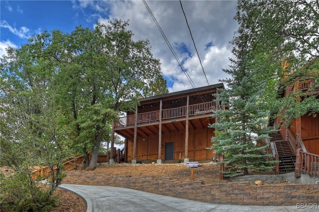 Photo of 657 Georgia Street, Big Bear Lake, CA 92315 (MLS # 32405714)