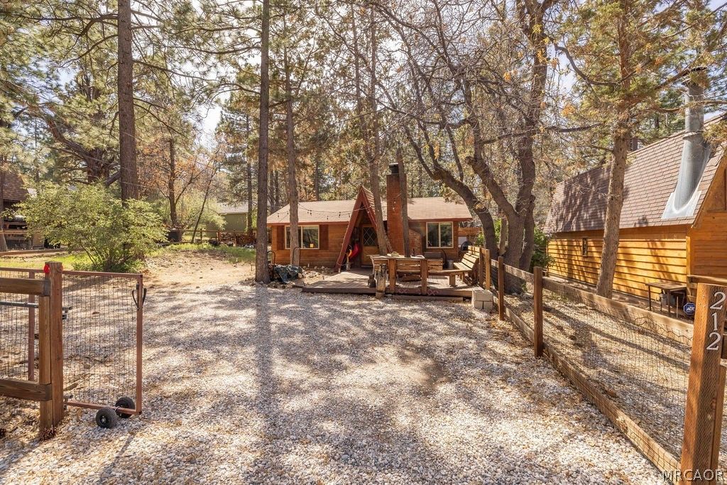 Photo of 212 Moreno Lane, Sugarloaf, CA 92386 (MLS # 32600868)
