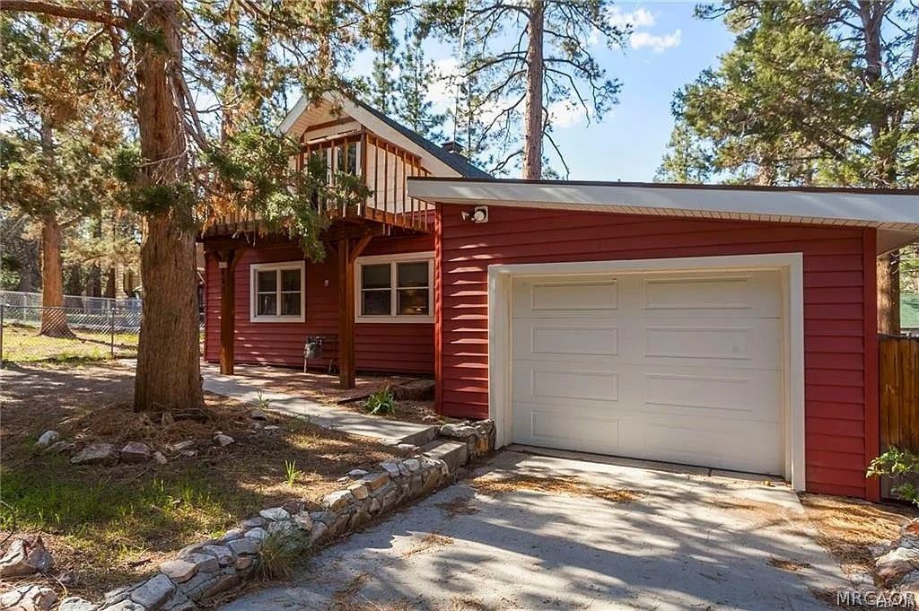 Photo of 445 Booth Way, Big Bear City, CA 92314 (MLS # 32600498)