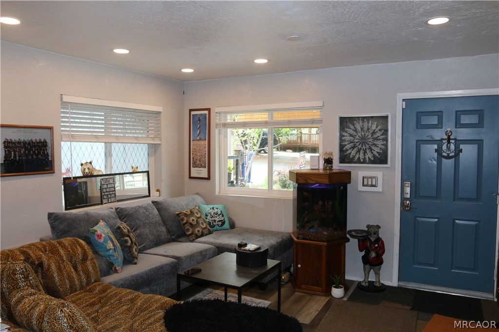 Photo of 805 Riverside Avenue, Sugarloaf, CA 92386 (MLS # 32601609)
