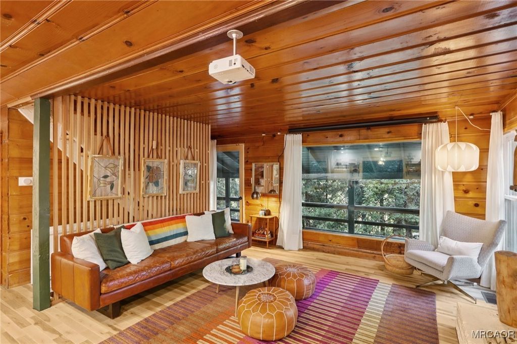 Photo of 606 Crest Estates Drive, Lake Arrowhead, CA 92352 (MLS # 32502508)