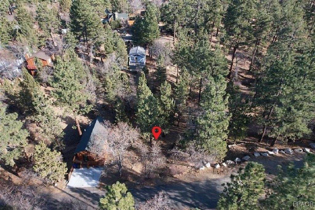 Photo of 899 Kern Avenue, Sugarloaf, CA 92386 (MLS # 32502025)